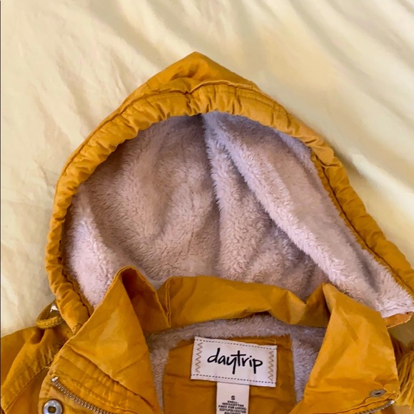 Yellow Vest - Picture 3 of 4